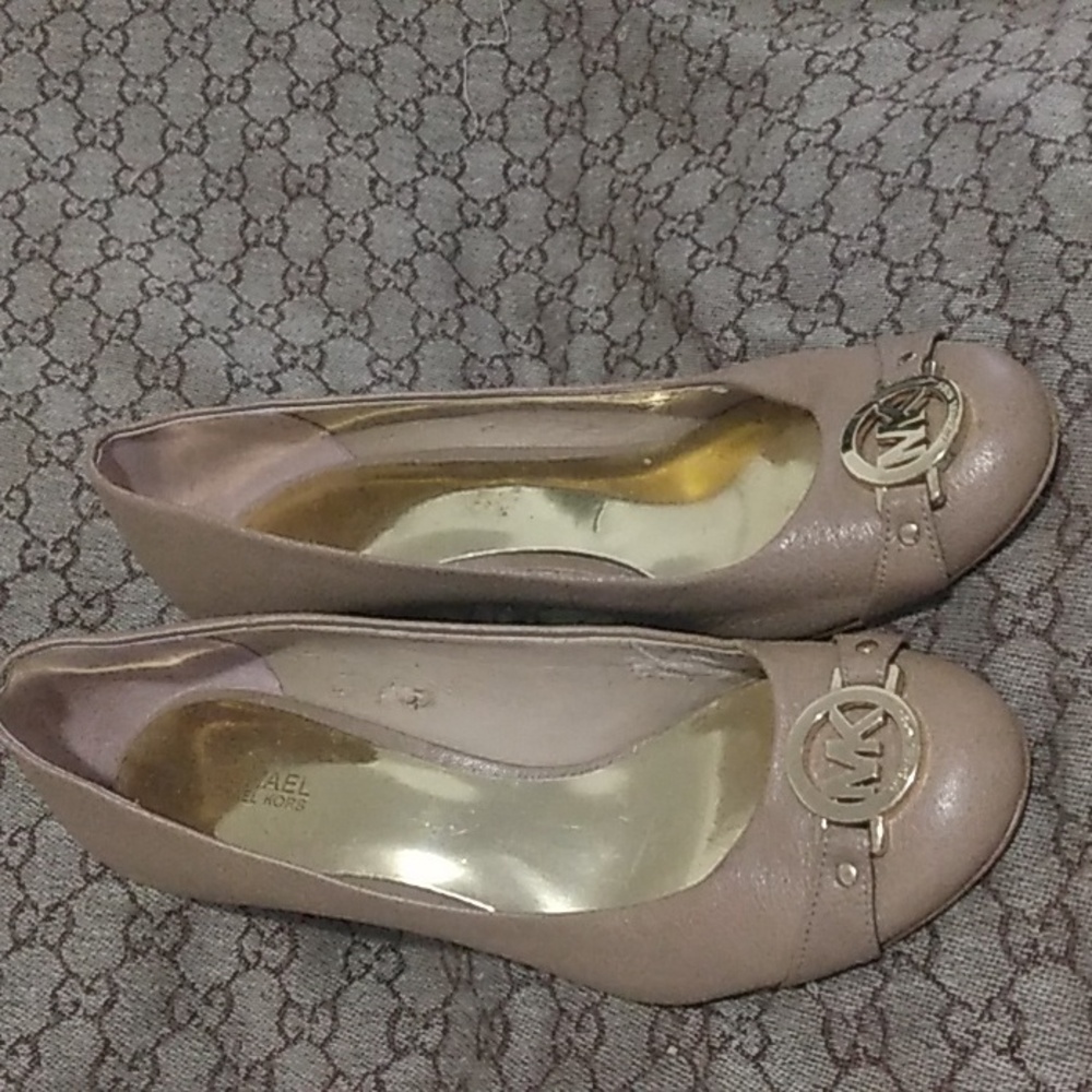 Shoe